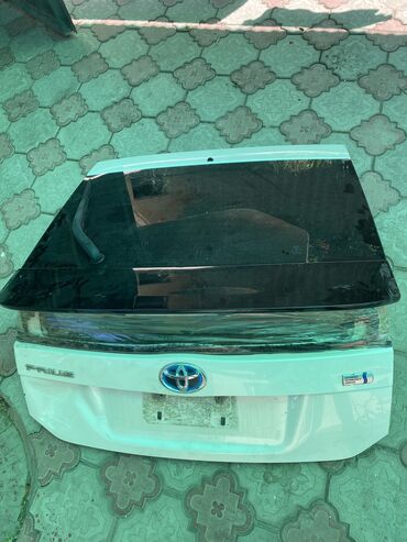 купить трактор мтз 82 бу в москве: Крышка багажника Toyota, 2013 г., Б/у, Оригинал