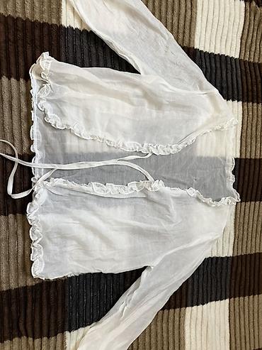 ag jaket: Standart razmerdir. Yenidir, mağaza malıdır sadəcə son 1 ədəd qalıb — 1