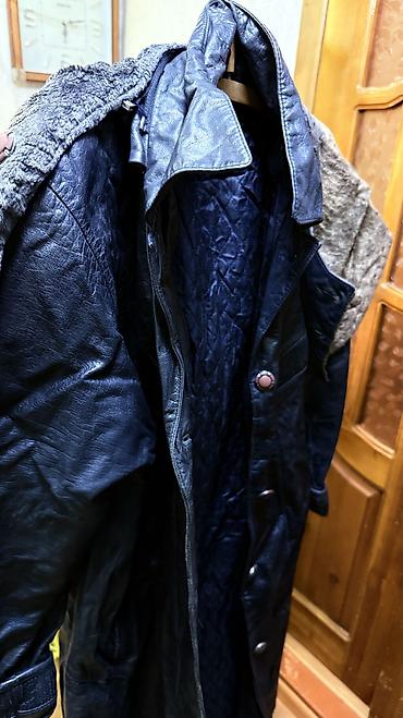 женский кожаный черный плащ: Продаю женское кожаное пальто Черного цвета Чистая кожа Размер — 5