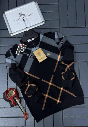 Duksevi: Duksevi 
S m l xl 2xl(pitati za dostupne vel)
Cena 3300 din — 10