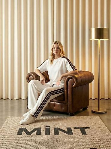 Kompleti: S, m, l, xl
5900
Prva kopija originala — 5