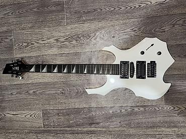електро самокат: Elektrik gitara – ağ rəng, modern/metal tərzli kəskin konturlu korpus — 1