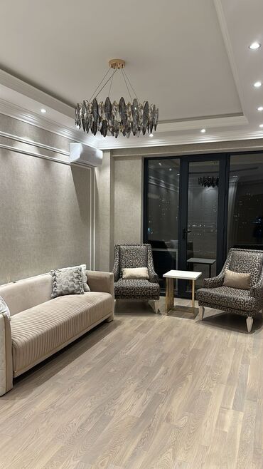 Bağ, çöl masa və oturacaq dəstləri: İşlənmiş, Divan, 2 kreslo, Bazasız, Açılmayan