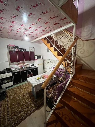 Продажа коттеджей и домов: 🏡 Продается уютный двухэтажный дом в ж/м Ак-Тилек! ✨ Отличный вариант — 5