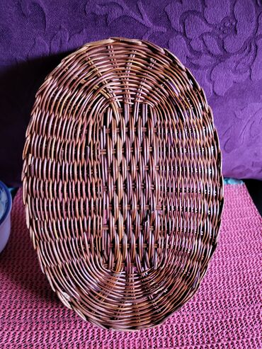 Činije: Porcelanska nova cinija-posuda sa korpom. Visina. 6cm. Duzina — 10