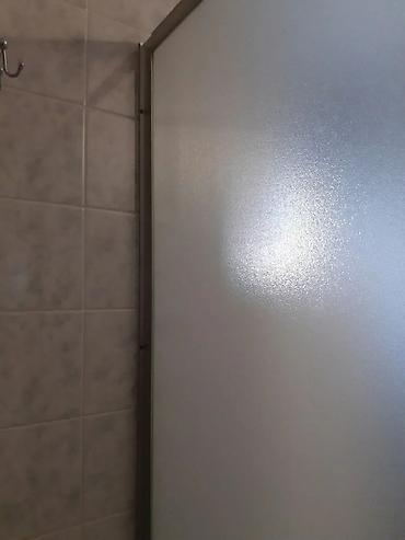 vrste satova: Tuš kabina 110x80cm, staklena, klizni deo na levo. Nema 1 staklo ( — 4