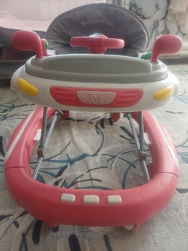 Детские ходунки Babywalker (розово‑серые) - Эргономичное сиденье из