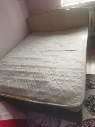 кроват спалный: Спальный гарнитур, Двуспальная кровать, Шкаф, Комод, цвет - Бежевый, Б/у