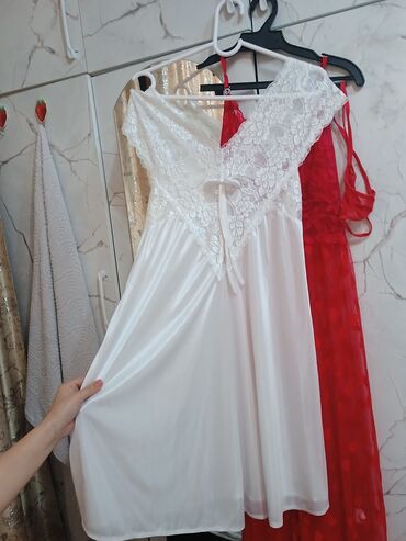 белая ночная сорочка: Комплект, Пеньюар, Стринги, Атлас, С кружевом