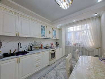 срочно продаётся 1 комнатная квартира в районе ошского рынка по улице кенсуйская: 3 бөлмө, 80 кв. м, Элитка, 1 кабат, Евроремонт