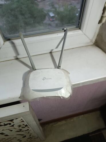 Модемы и сетевое оборудование: Беспроводной маршрутизатор TP-Link TL-WR840N, обеспечивающий скорость