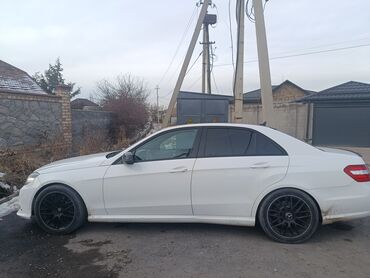 Mercedes-Benz: Mercedes-Benz E-Class: 2012 г., 1.8 л, Автомат, Бензин, Седан at lalafo.kg — 6 Mercedes-Benz: Mercedes-Benz E-Class: 2012 г., 1.8 л, Автомат, Бензин, Седан — 6