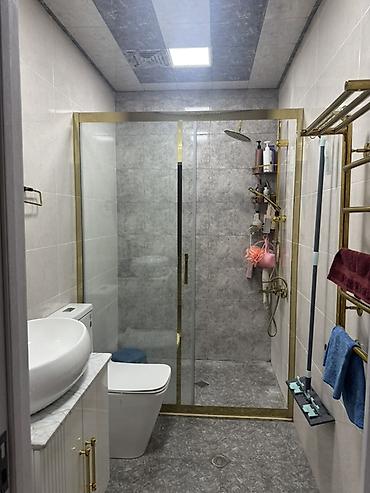 şəffaf klyonka: Menzil kiriditle satisdadi ilkin odenis 135000 min manat ayliq odenis — 2