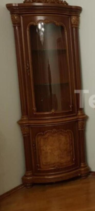 vitrin: Künc vitrin şkafı – klassik üslub - Material: təbii ağac (qoz — 1