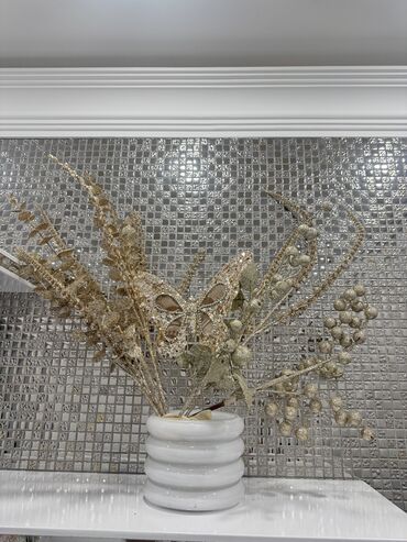 Süni güllər: Her biri satiwda qiymetle bagli wapla elaqe saxlayin — 10