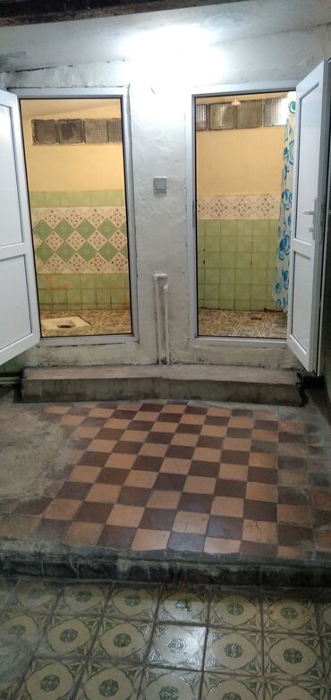 Kirayə evlər: 10 otaq, 4 kv. m, Yeni təmirli