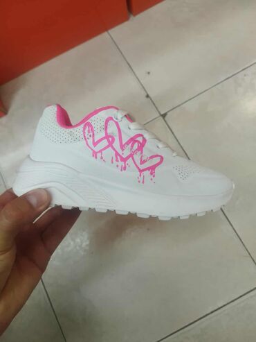 Patike: 31-36 ✅
2900 rsd +ptt 📌 — 1