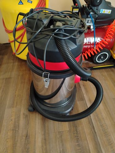 Avtoservis avadanlıqları: İşlənməyib tezdi salafan icnde 3 faza 200 bar model orda yazilib Men — 5