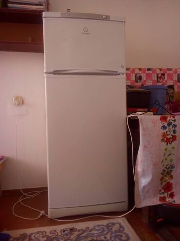 Συσκευές Κουζίνας: Μεταχειρισμένο Δύο θάλαμο xρώμα - Άσπρο refrigerator Indesit