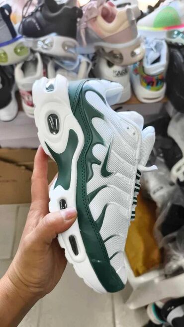 Patike: NIke air max tn patike

Novo
Brojevi 36 do 46

fb Moja Kupovina 1 — 3