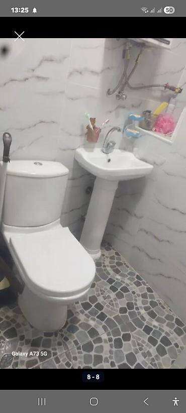 nzs qesebesinde 3 otaqli ev type 1: Kirayə verilir 2otaq həyət evi - Geniş işıqlı zal: künc divan, çay — 6