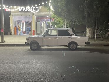 VAZ (LADA): Ağ rəngdə olan VAZ-2106 markalı avtomobil. Klassik dizaynı və sadə