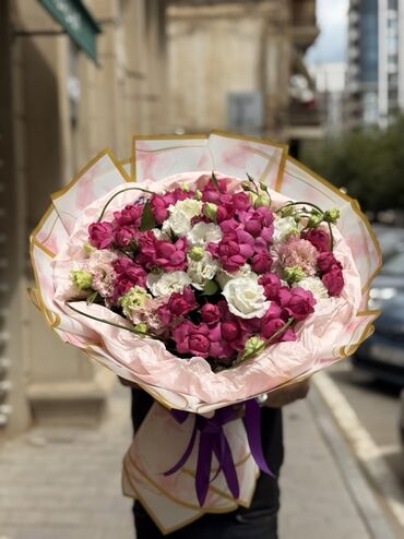 Buket güllər: Florist axtarılır !!! Məhsul: Peşəkar gül çələngləri və