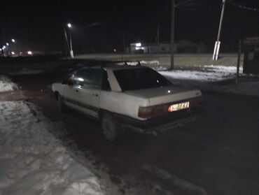 Audi 100: 1985 г., 1.8 л, Механика, Бензин, Седан