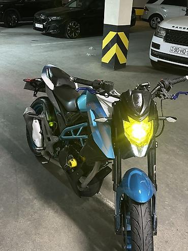lada karopka: Street/naked tipli motosiklet Xüsusiyyətlər və detallar: - Rəng — 5