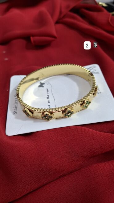 Bilərziklər: Qızılı rəngli, paslanmayan poladdan (STEEL) bəzək bilərziyi. Oval -da lalafo.az — 27 Bilərziklər: Qızılı rəngli, paslanmayan poladdan (STEEL) bəzək bilərziyi. Oval — 27