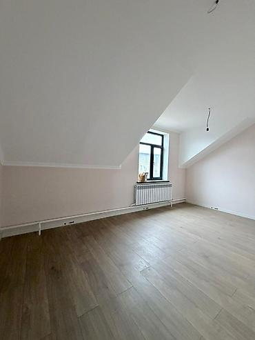 Продажа коттеджей и домов: Продаётся 2-этажный дом Общая площадь дома: 214м² Участок: 6,5соток — 18