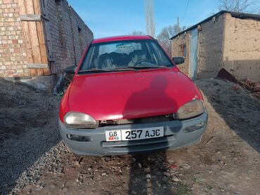 Mazda: Mazda 121: 1992 г., 1.3 л, Механика, Бензин, Седан