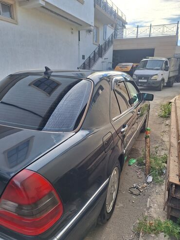 Mercedes-Benz: Mercedes-Benz C 200: 2 l | Sedan — 4