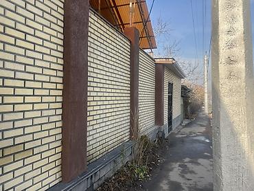 Продажа коттеджей и домов: Продается дом, 5 соток в Пишпеке Внутри участка 3 здания жилых и 2 at lalafo.kg — 24 Продажа коттеджей и домов: Продается дом, 5 соток в Пишпеке Внутри участка 3 здания жилых и 2 — 24