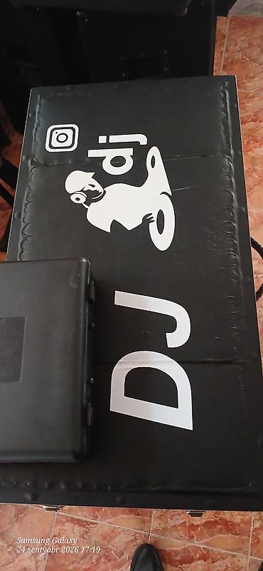 Pioneer DDJ‑SX DJ kontrolörü + flight case - 4 kanal mikser bölməsi