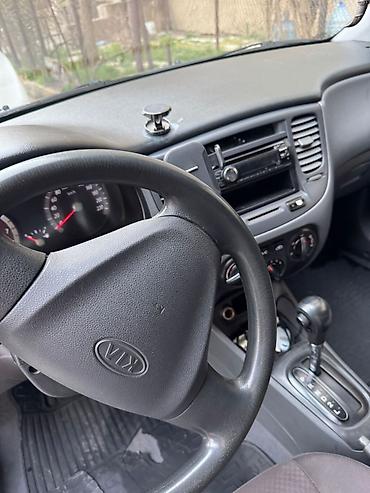 07 2010: Kia Rio: 1.4 l | 2010 il Sedan — 6