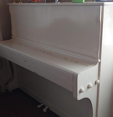 uqlarez ikinci əl: Ağ Fortepiano Kuban Satilir 2 Pedal İşlenmişdir. Təzə Dilleri var — 1