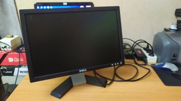 Monitorlar: Dell LCD Color Monitor Model: E178WFPc 17-düym wide ekrandır. Əla