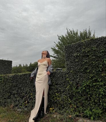 платье с разрезом: Вечернее платье, Коктейльное, Длинная модель, Шелк, Без рукавов, S (EU 36)