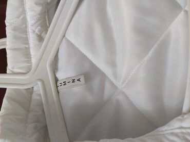 Демисезонные куртки: Продаю шикарную белоснежную курточку, производство Италия,размер — 10