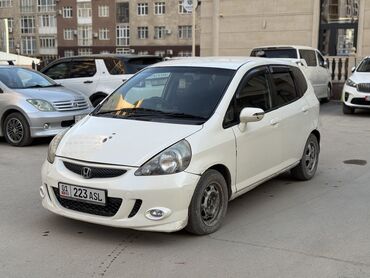 Honda: Honda Fit: 2005 г., 1.5 л, Вариатор, Бензин, Седан