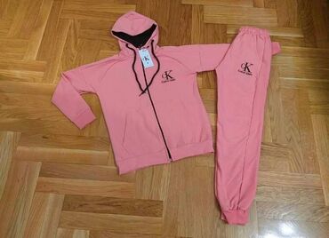 Gornji i donji deo: Ženske pamučne trenerke S,M,L,XL,XXL,3XL veličine za samo 3900 din
pb — 8