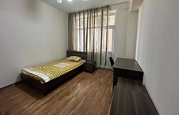 квартира на сутки за 1000: Сдам 3-комнатную квартиру (100 м²), проспект Ч. Айтматова 82/1 Серия — 7
