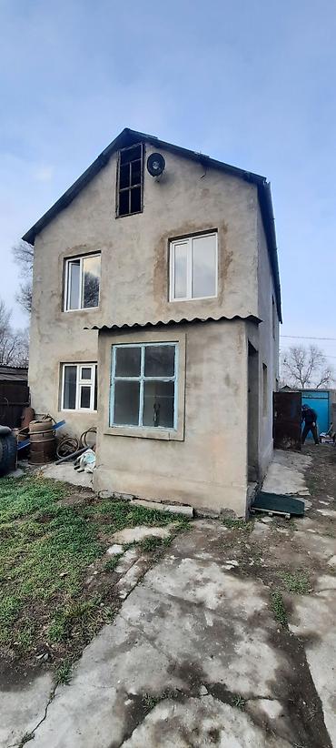 Продажа коттеджей и домов: Продаётся двухэтажный дом в селе Алексеевка из четырёх комнат по — 2