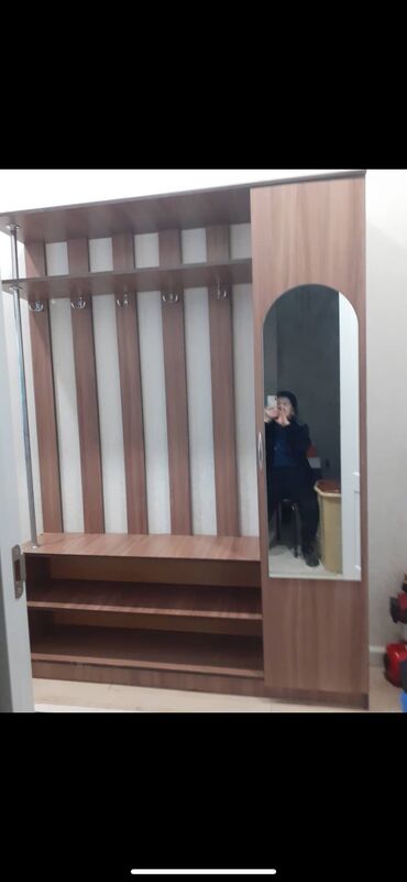 шкаф и комод с зеркалом: Гардеробный Шкаф, Для одежды, Б/у