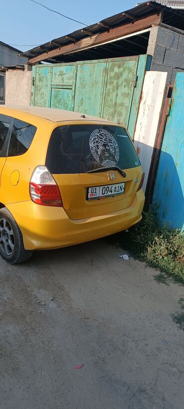 машина за 100000 сом: Honda Fit: 2005 г., 1.3 л, Вариатор, Бензин