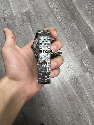 saat aksesuarları: Qara rəngli metal qolbaqlı mexaniki qol saatı. Saatın siferblatı boz — 4