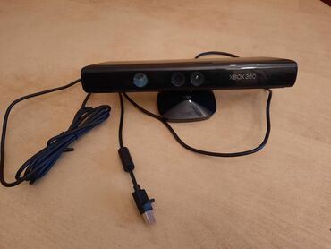 Xbox 360 & Xbox: Kinect kamera,senzor za Xbox 360 i adapter Nisam siguran ali trebalo