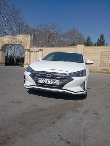 centra masin: Hyundai Elantra: 2 л | 2020 г. Седан