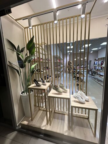 Кронштейны, стойки: Кронштейны Стеллажи Стойки Вешала Столы ресепшен Раскладочные — 17